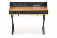 Schreibtisch mit Industriedesign und Regal