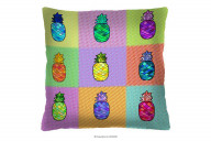 Buntes Kissen in Ananas
