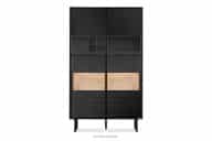 Vitrine auf hohen Beinen mit Rillenfront im Loft-Stil