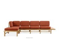 Gartenecke aus Holz mit Kissen orange links