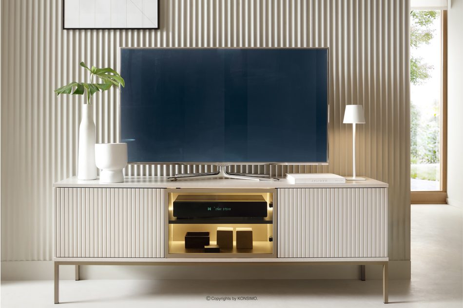 FONTE Cremefarbene Kommode mit Lamellen auf hohen Beinen cremig - Foto 1