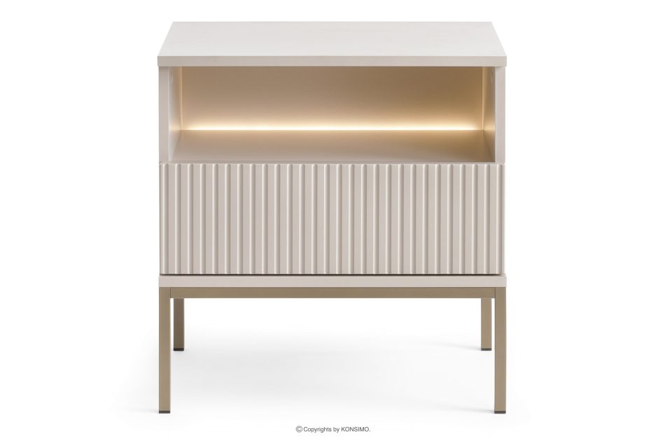 FONTE Cremefarbener Nachttisch mit Lamellen auf hohen Beinen cremig - Foto 0